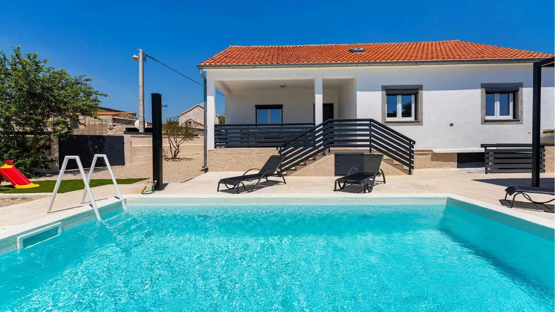 3 Bedroom Awesome Home In Rastevic