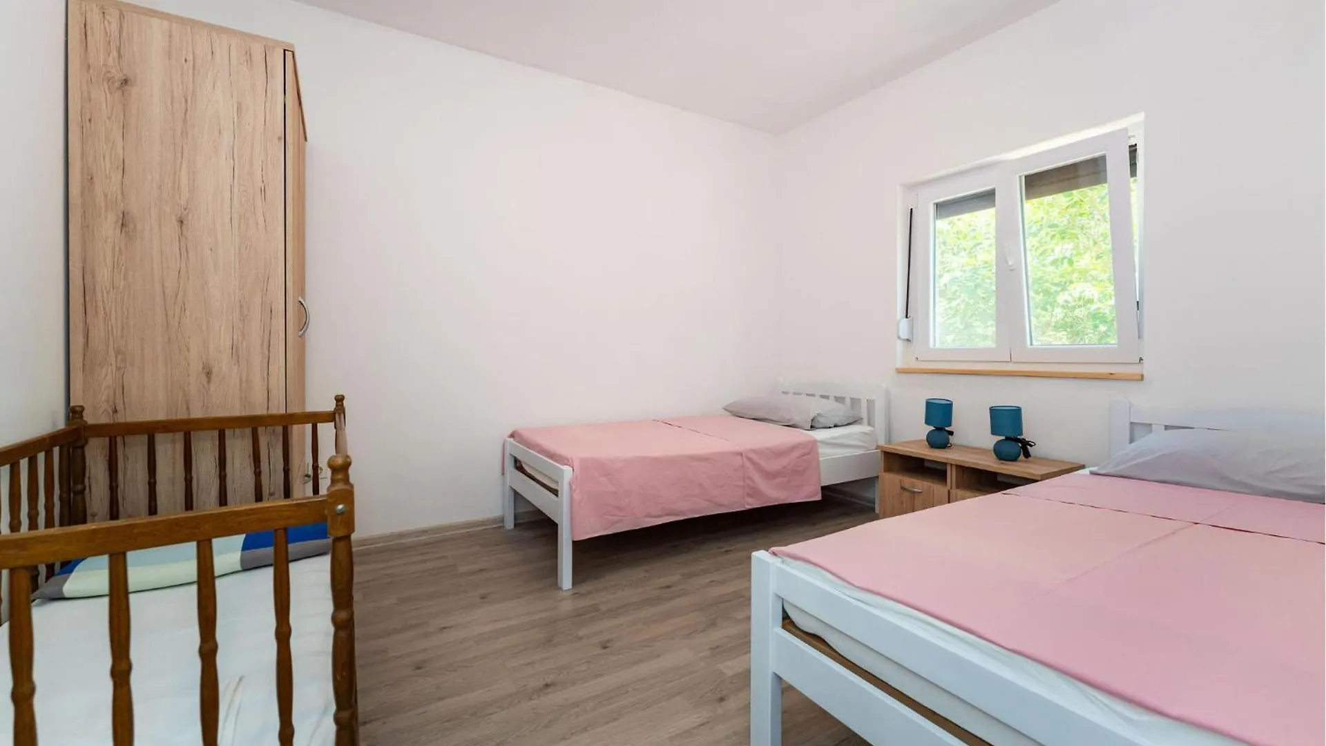 Prázdninový dům 3 Bedroom Awesome Home In Rastevic Chorvatsko