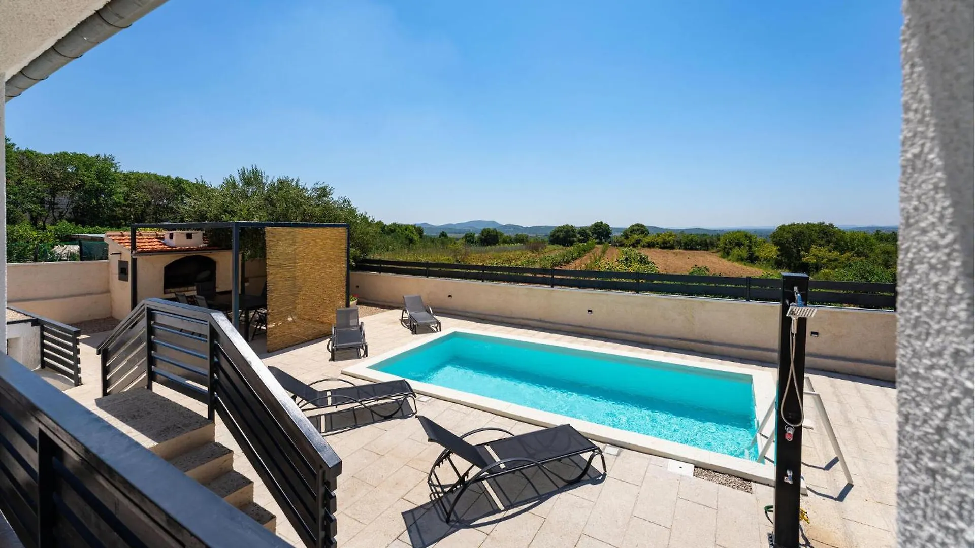 3 Bedroom Awesome Home In Rastevic